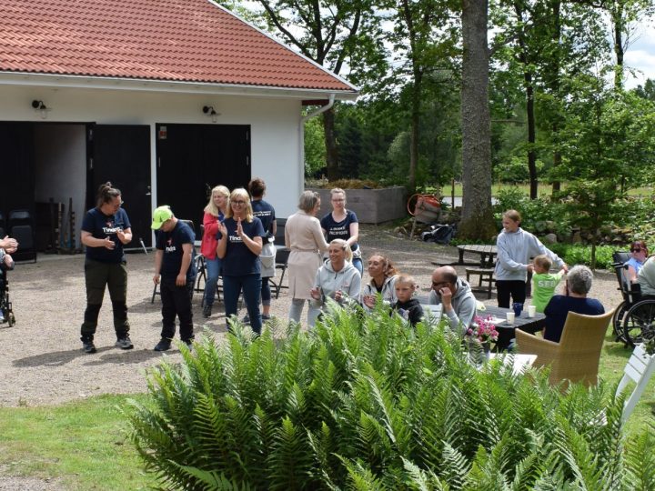 Tindra på Almagården!